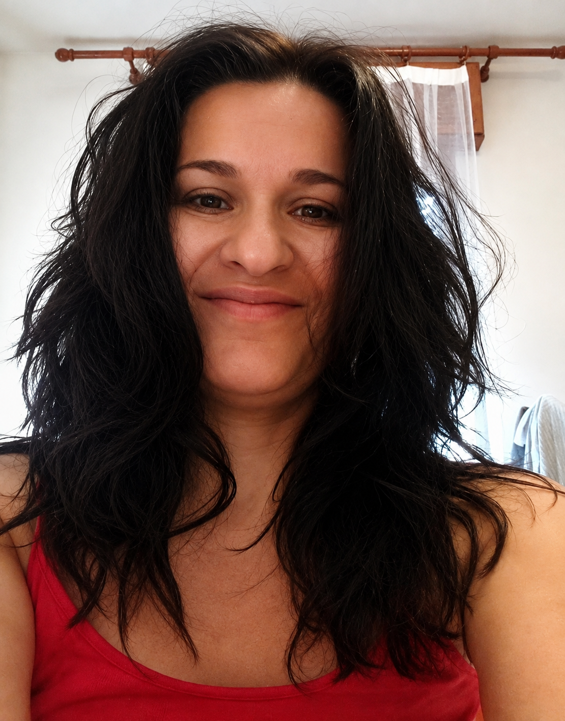 Stanislava Ivanova, lifestyle and wellness coach, smiling in a sunlit room